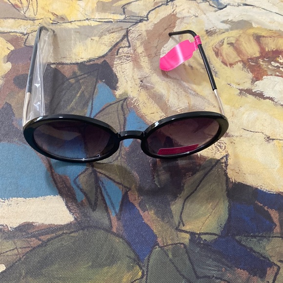 BETSEY JOHNSON Sunglasses